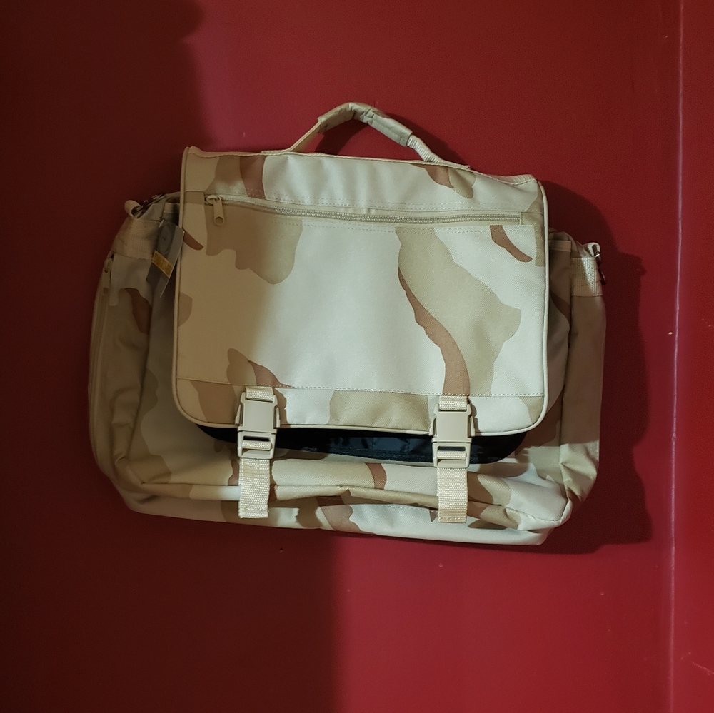 Camo laptop bag NWT
